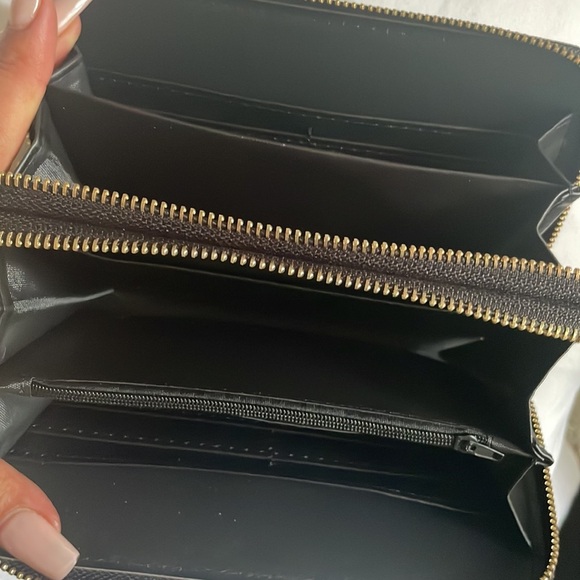 Rebecca & Rifka multifunctional double zip wallet with detachable wrist strap - Picture 6 of 6